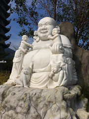 Fototapeta na wymiar statue of buddha in the garden