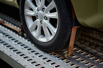Car wheel belt fixing tow truck mechanism