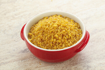 Raw bulgur in the bowl