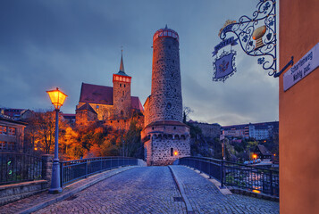 Bautzen, Saksonia, Niemcy - stare miasto, wieża, gotyk, noc, stary szyld - obrazy, fototapety, plakaty