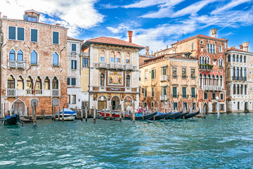 Fototapeta na wymiar Palazzo Salviati am Canal Grande im Stadtteil Dorsoduro in Venedig in Italien