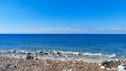 Fototapeta na wymiar View over the rocky coast of Elba to the blue sea