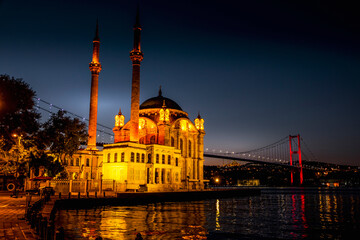 Fototapeta na wymiar Istanbul Ortakoy mosque and Bosphorus bridge