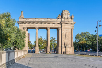 Obraz premium Part of the Charlottenburg Gate with Charlottenburg Bridge in Berlin, Germany