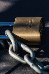 lock and chain 