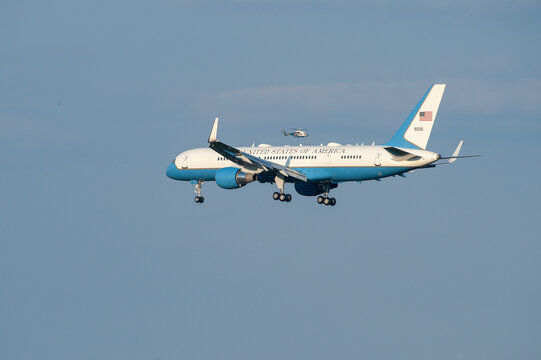 Trump / Putin summit 2018 at Helsinki: Air Force Two, Boeing C32, landing at Helsinki-Vantaa airport