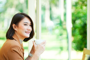 woman drinking coffee