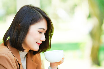 woman drinking coffee