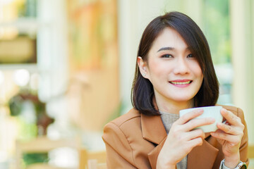 woman drinking coffee