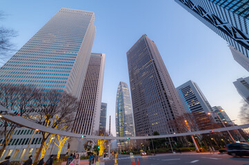 Fototapeta premium 東京都新宿区西新宿の夕方の都市景観