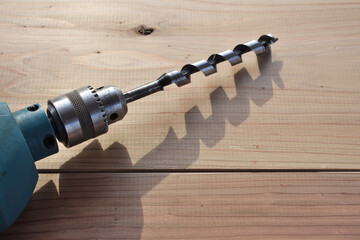 電動工具・電動ドリルと木工キリ