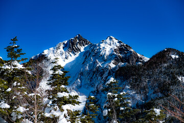 美しい冬山の風景