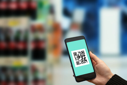 qr code covid-19,vaccination certificate for visiting grocery store,supermarket,proof of vaccine - Powered by Adobe