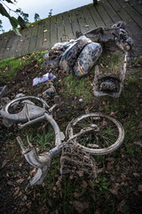 Fototapeta na wymiar Les vélos abandonnés des bords de Marne en banlieue Parisienne. 