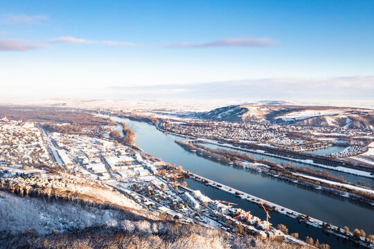 Klosterneuburg and Langenzersdorf at the Danube River during winter.