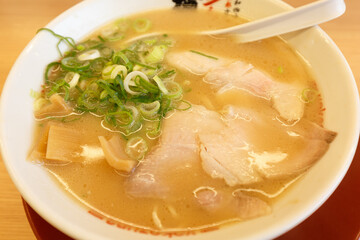 豚骨醤油ラーメン