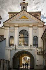 Obraz premium gate of dawn, vilnius, lithuania, baltic countries, baltics, europe, autumn
