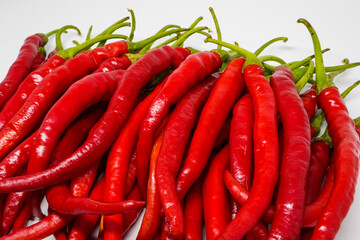 Red Chili Curly is one of the most widely grown and sold red chili varieties in Indonesia. Many Indonesian dishes use this type of chili as an ingredient, including making chili sauce.
