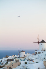 Fototapeta premium Oia town on Santorini island, Greece. Incredibly romantic sunrise on Santorini. Oia village in the morning light.