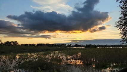 Wiecz&oacute;r nad rozlewiskiem. 