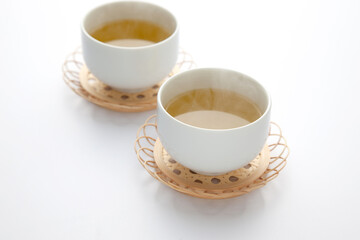 湯気立つ お茶 白背景