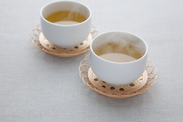 湯気立つ お茶 テーブル