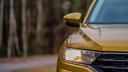 Car on the road.  © Tomasz Warszewski