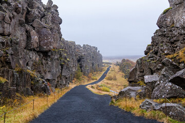 Nationalpark Thingvellir auf Island - zwischen den Kontinenten von Europa und Amerika - obrazy, fototapety, plakaty