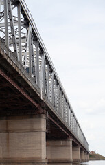 Obraz premium Metal bridge over wide river