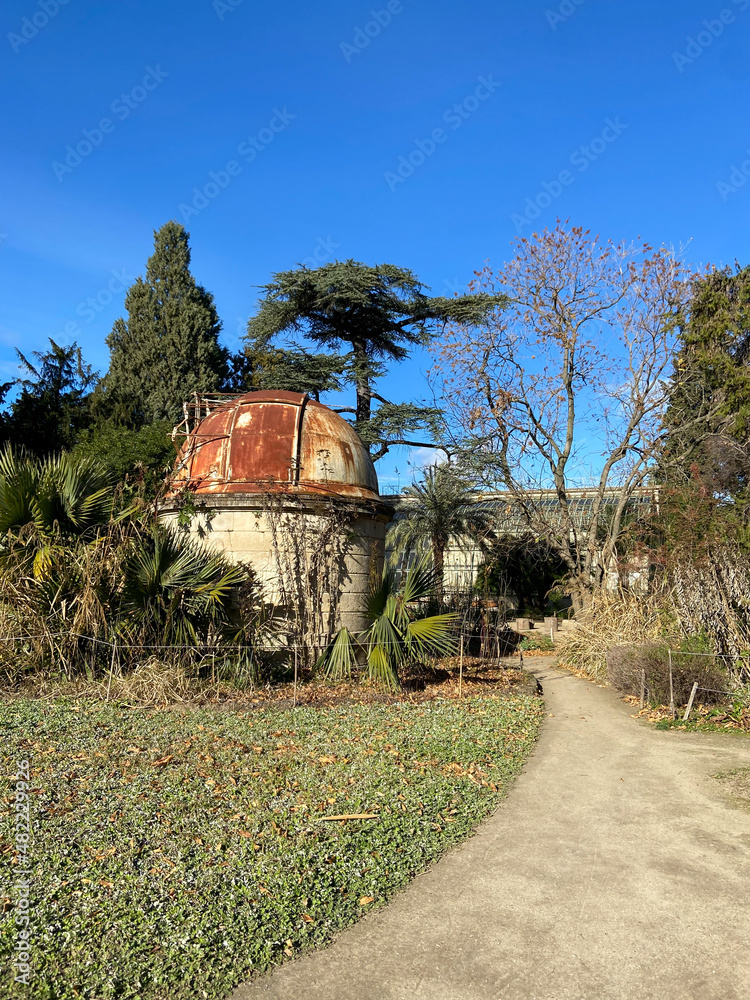 Wall mural Observatoire astronomique du jardin des plantes à Montpellier, Occitanie