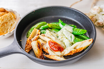野菜ソテーのチーズがけ