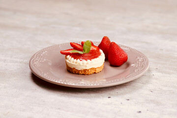 strawberries cake mini 