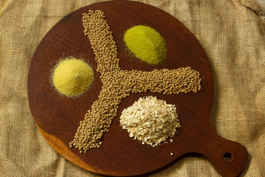 Round Wood With Small Amounts Of Peas, Oatmeal, Ground Wheat And Cornmeal