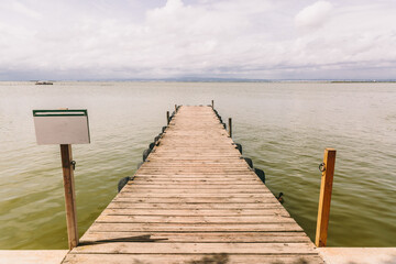 Obraz premium Typical pier of the Saler area in Valencia