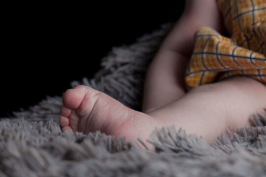 D&eacute;tail d'un pied de b&eacute;b&eacute; allong&eacute;