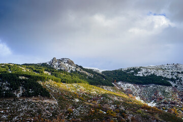 Fototapeta na wymiar snowy mountain of Hervas in autumn, Extremadura