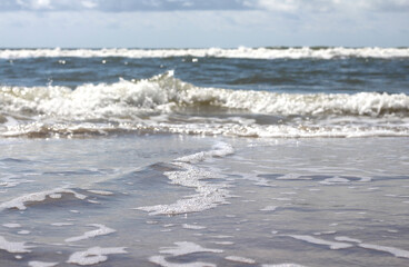 Ondas do mar da praia de Guaratuba. ondas da praia. mar com pequenas ondas. paisagem de férias