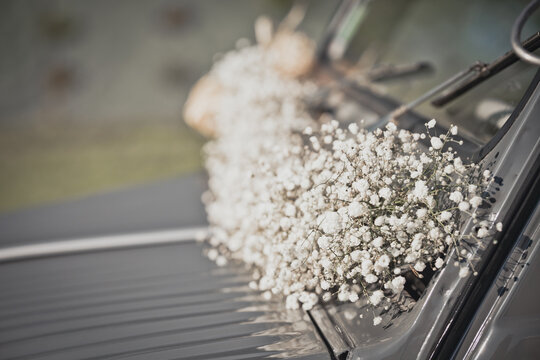 D&eacute;corations de mariage sur voiture ancienne