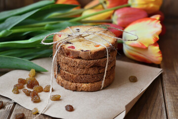 fragrant vanilla crackers and tulips 6