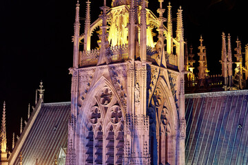 détail de la cathedrale de metz en france de nuit