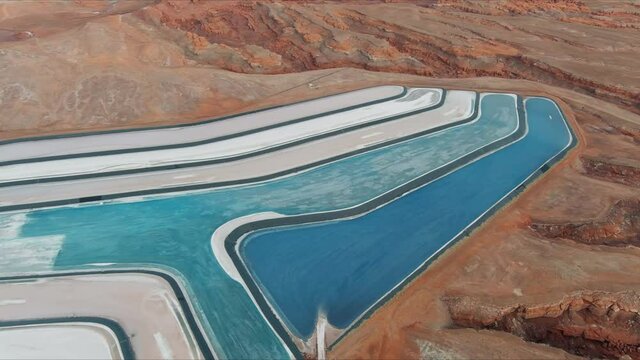 Utah&rsquo;s potash mining ponds near Canyonlands