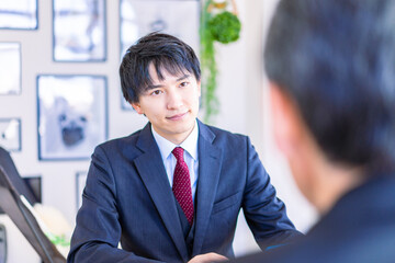 面談をする上司と部下