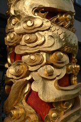 Fototapeta na wymiar Golden auspicious cloud carving in traditional Chinese architecture