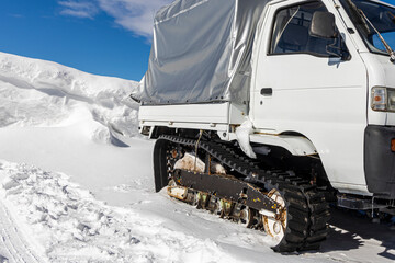 雪国仕様の車のタイヤ