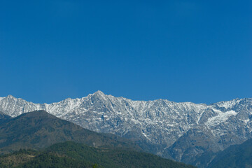 Fototapeta na wymiar Beautiful majestic dhauladhar range of himalayas captured in dharamshala with telephoto lens