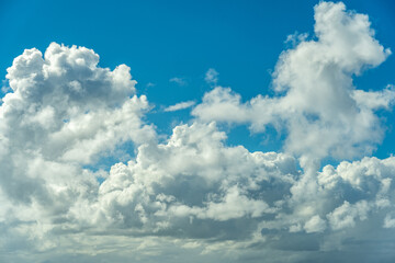 Obraz premium White clouds in the blue sky