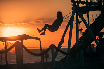 Ni&ntilde;o/Ni&ntilde;a Amacandose en el atardecer  2