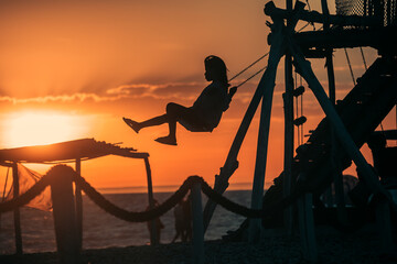 Ni&ntilde;o/Ni&ntilde;a Amacandose en el atardecer 3