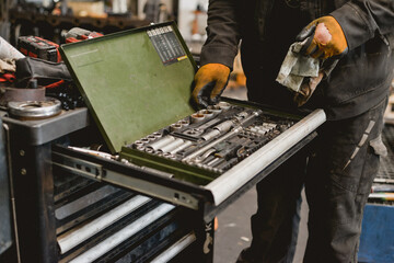 worker chooses the necessary tool