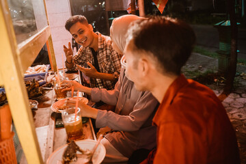 muslim best friend break fasting together during ramadan